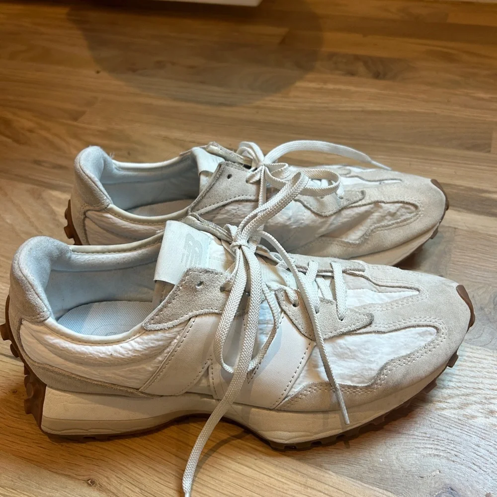 New Balance 327 White Cream Sneakers women’s size 10 - Picture 8 of 8
